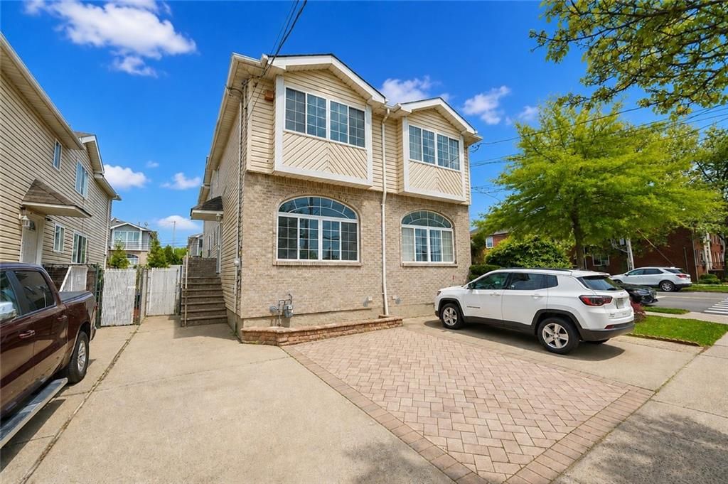 Photo of 99 Freedom Avenue, Staten Island, NY 10314 (MLS # 501113)
