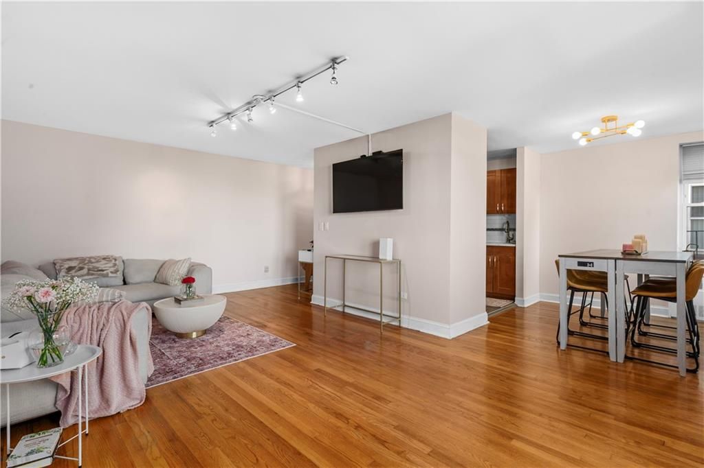 Photo of 36 Hamilton Avenue #2E, Staten Island, NY 10301 (MLS # 495986)