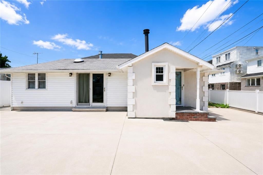 Photo of 21 Seafoam Street, Staten Island, NY 10306 (MLS # 504594)