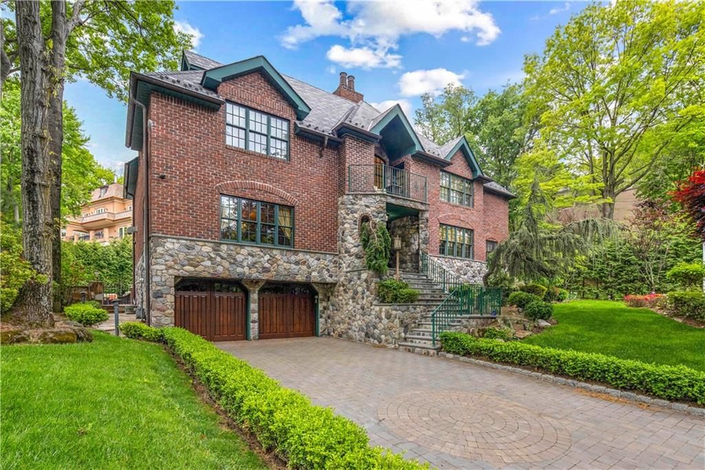 Photo of 347 Deere Park Place, Staten Island, NY 10301 (MLS # 501676)
