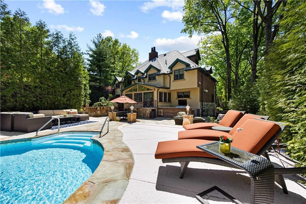 Photo of 347 Deere Park Place, Staten Island, NY 10301 (MLS # 501676)