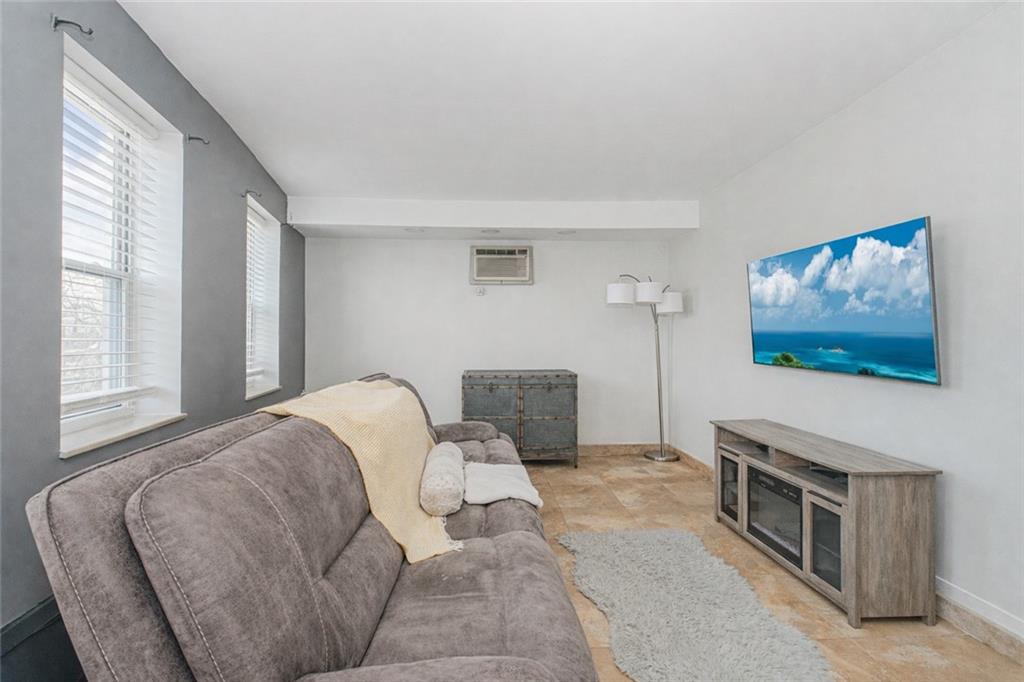 Photo of 98 Robin Road, Staten Island, NY 10305 (MLS # 504163)