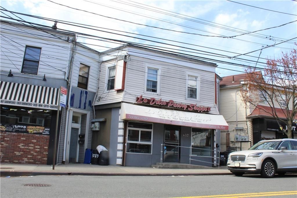 Photo of 6321 Amboy Road, Staten Island, NY 10309 (MLS # 500102)