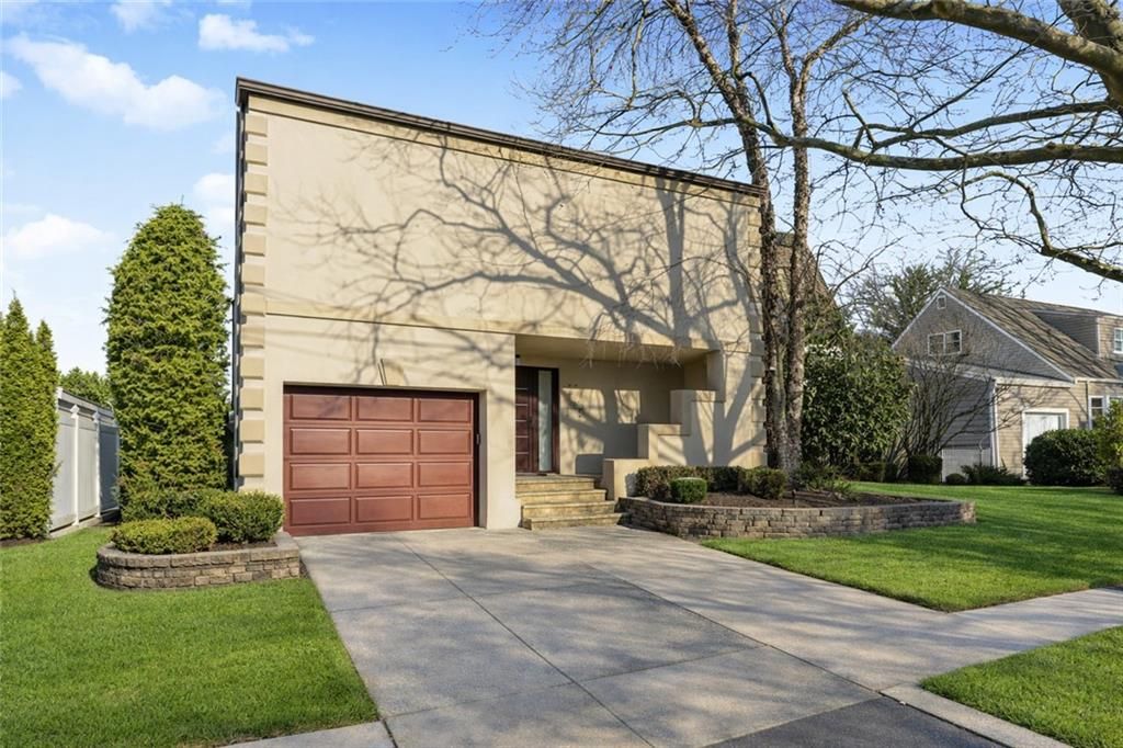 Photo of 35 Hales Avenue, Staten Island, NY 10312 (MLS # 498556)