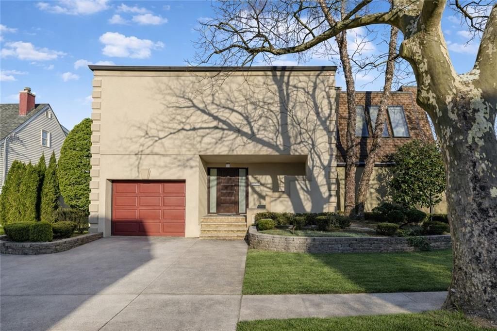 Photo of 35 Hales Avenue, Staten Island, NY 10312 (MLS # 498556)