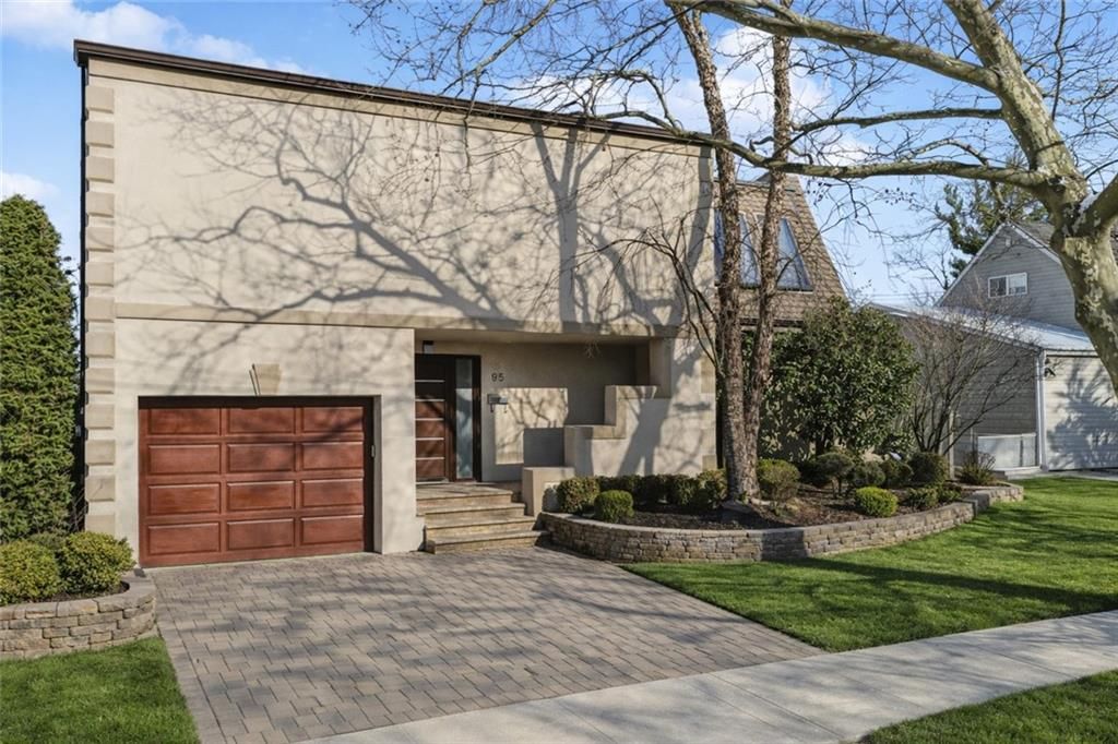 Photo of 35 Hales Avenue, Staten Island, NY 10312 (MLS # 498556)