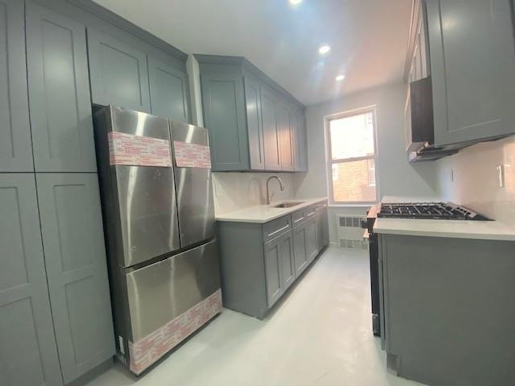 Photo of 2727 Ocean Parkway #C19, Brooklyn, NY 11235 (MLS # 500267)