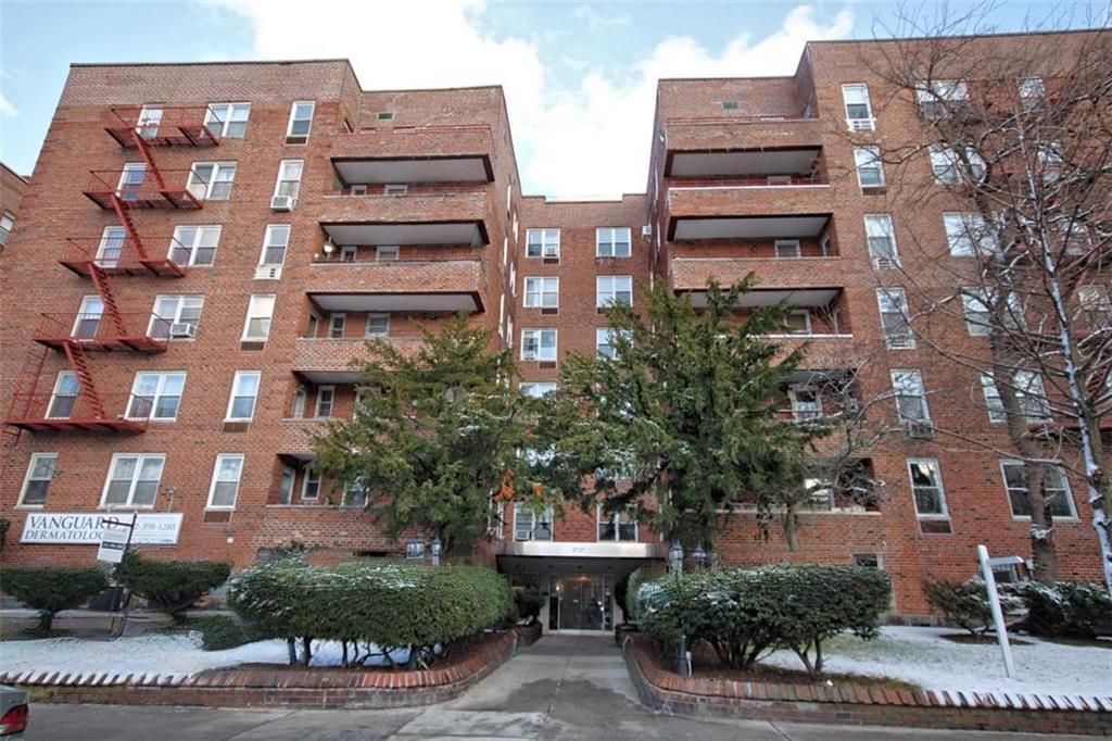 Photo of 2727 Ocean Parkway #C19, Brooklyn, NY 11235 (MLS # 500267)