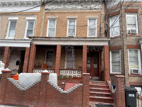 Multifamily For Sale - 213 Autumn Avenue<br/> Brooklyn, NY 11208