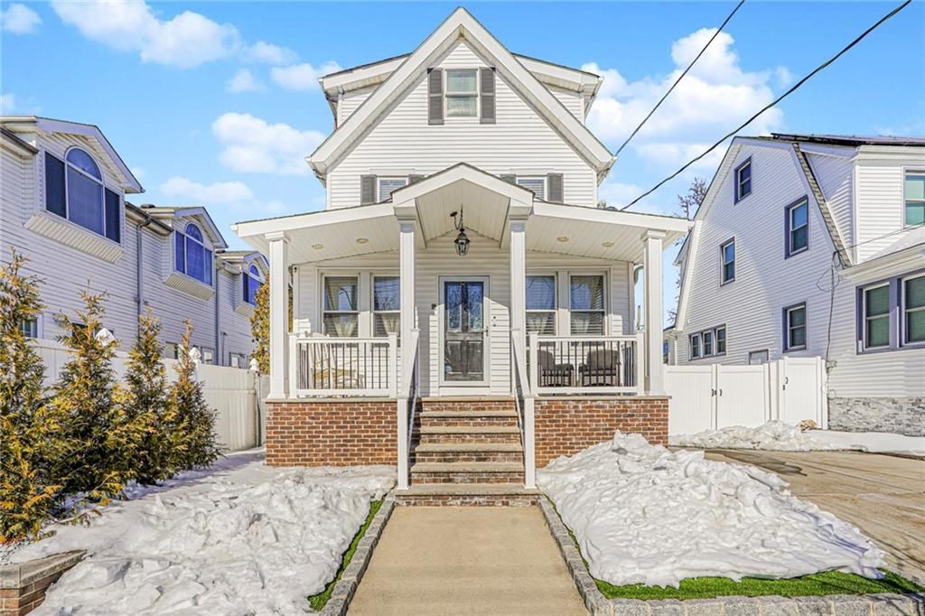 Photo of 99 Pitney Avenue, Staten Island, NY 10309 (MLS # 499289)