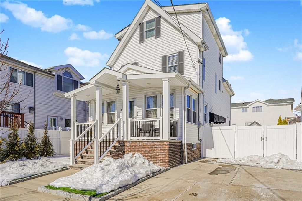 Photo of 99 Pitney Avenue, Staten Island, NY 10309 (MLS # 499289)