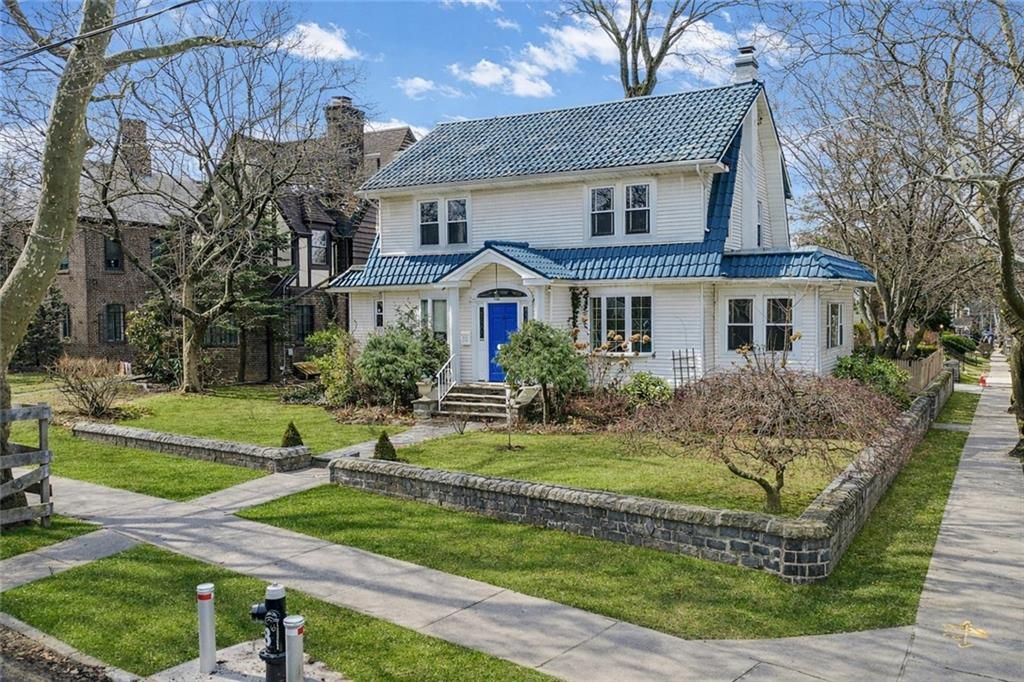 Photo of 94 Hart Boulevard, Staten Island, NY 10301 (MLS # 498430)