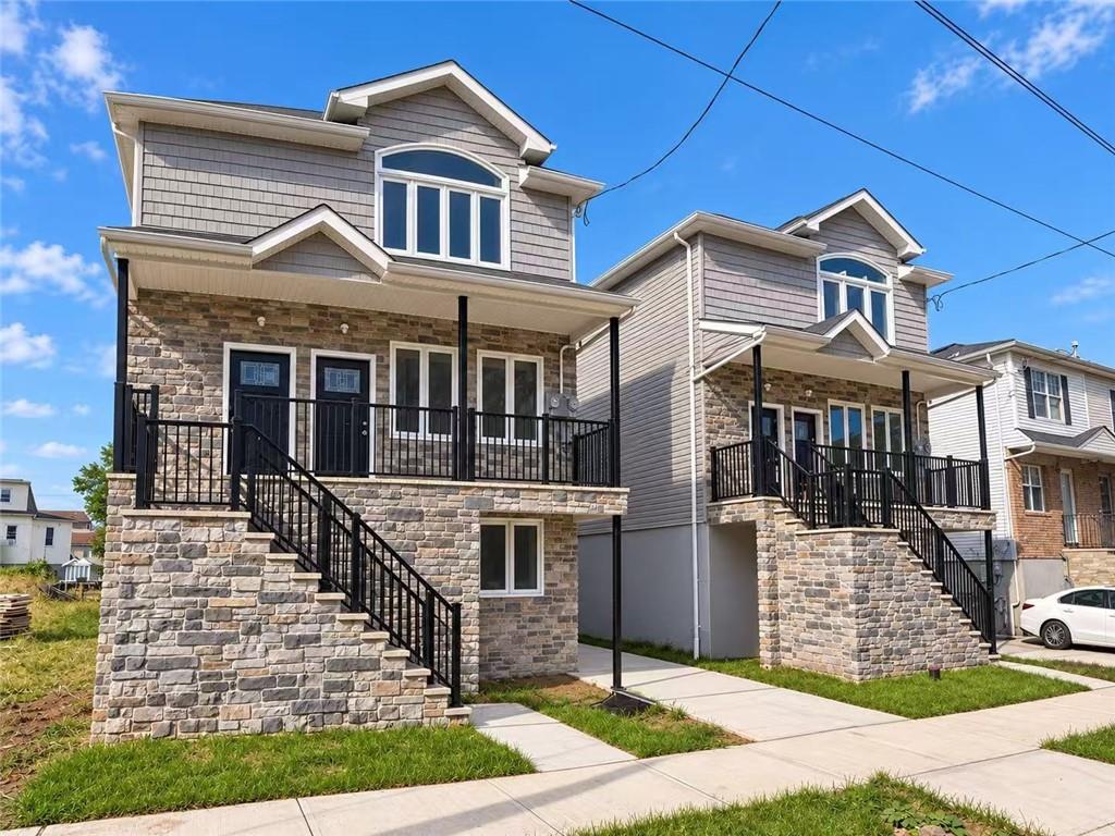 Photo of 27 Lava Street, Staten Island, NY 10305 (MLS # 505141)