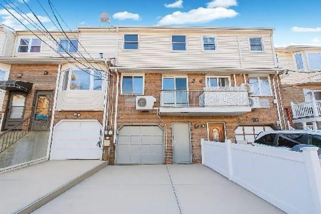 Photo of 22 Oakville Street, Staten Island, NY 10314 (MLS # 497261)