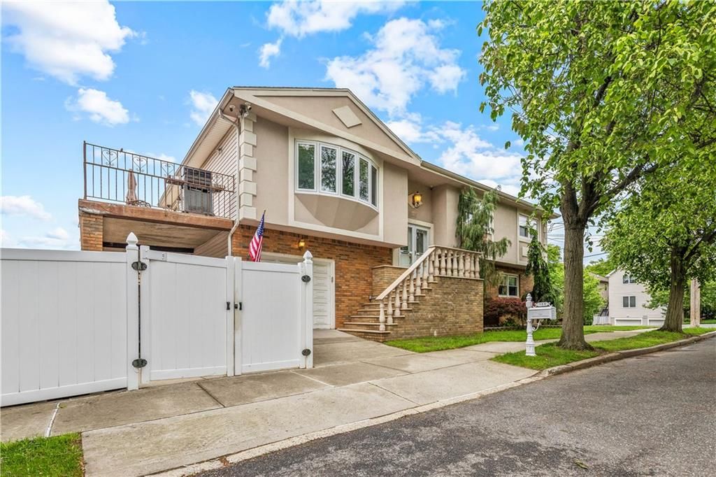 Photo of 166 Sinclair Avenue, Staten Island, NY 10312 (MLS # 501522)