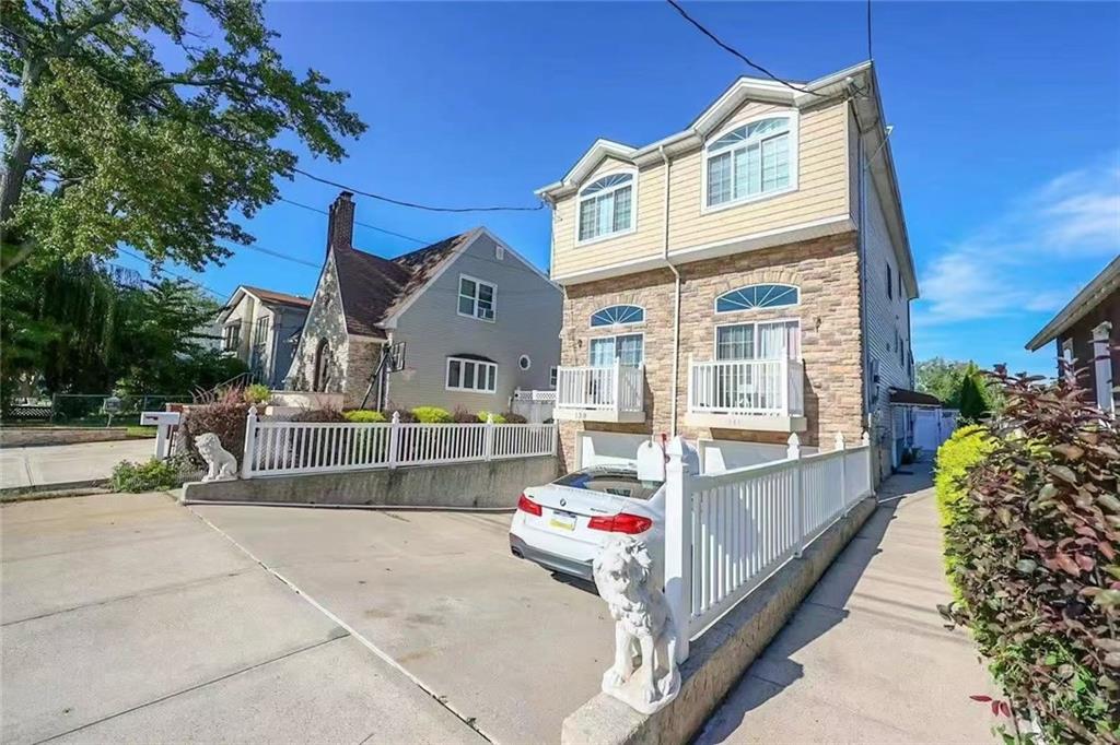 Photo of 139 Whitman Avenue, Staten Island, NY 10308 (MLS # 504381)