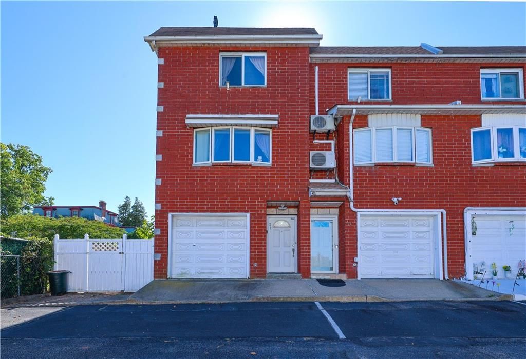 Photo of 31 Giordan Court, Staten Island, NY 10303 (MLS # 496698)