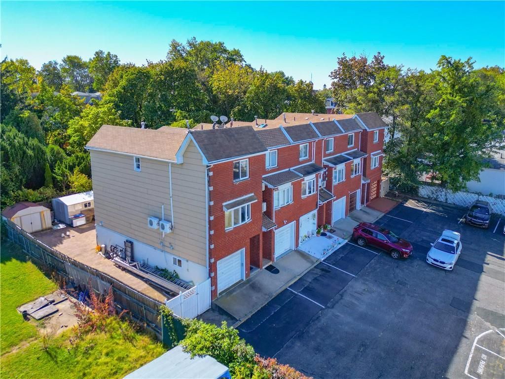 Photo of 31 Giordan Court, Staten Island, NY 10303 (MLS # 496698)