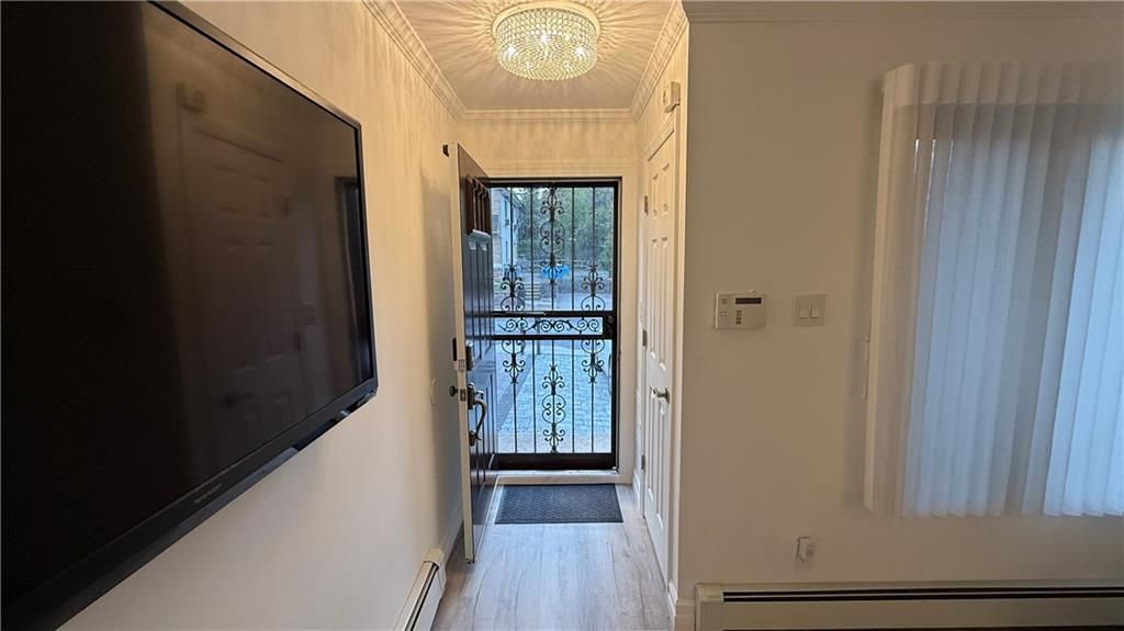 Photo of 94 North Drive #1, Staten Island, NY 10305 (MLS # 500749)