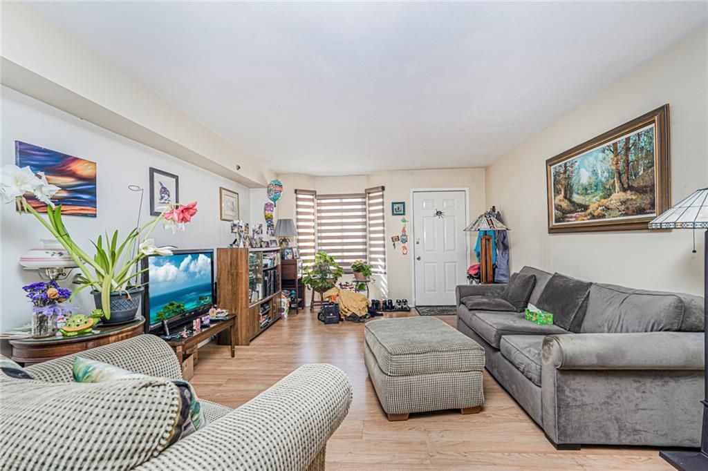 Photo of 47 Tappen Court, Staten Island, NY 10304 (MLS # 500552)