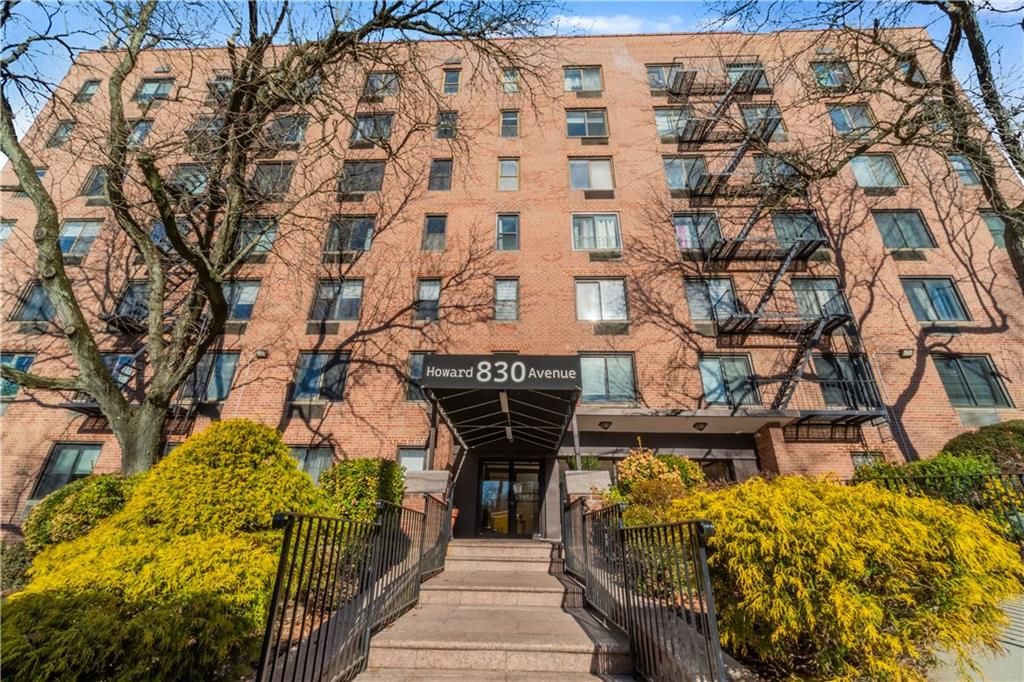 Photo of 830 Howard Avenue #3A, Staten Island, NY 10301 (MLS # 499465)