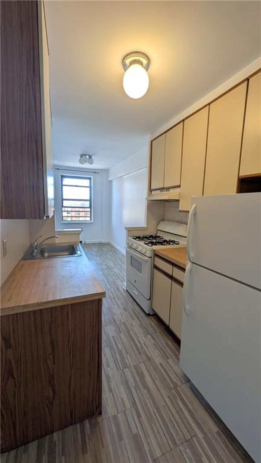 Photo of 150 West End Ave Avenue #4S, Brooklyn, NY 11235 (MLS # 500408)