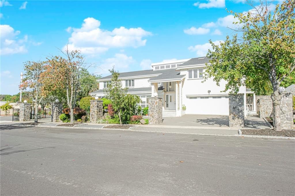 Photo of 559 Alverson Avenue, Staten Island, NY 10309 (MLS # 496470)
