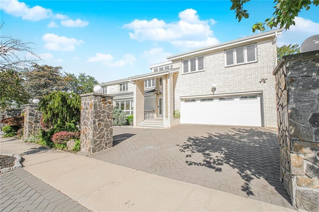 Photo of 559 Alverson Avenue, Staten Island, NY 10309 (MLS # 496470)