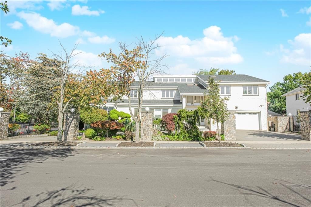 Photo of 559 Alverson Avenue, Staten Island, NY 10309 (MLS # 496470)