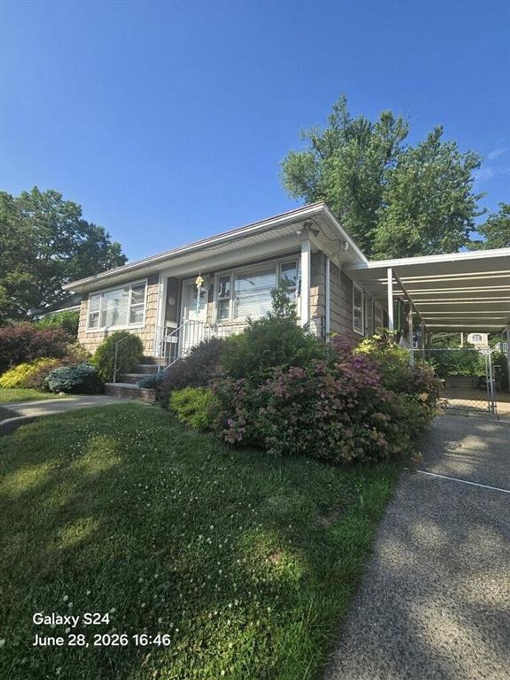 Photo of 153 Giffords Lane, Staten Island, NY 10308 (MLS # 502555)