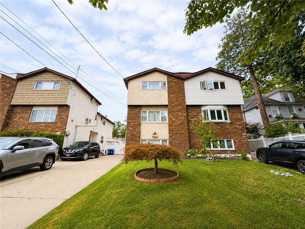 Photo of 98 Giffords Lane, Staten Island, NY 10308 (MLS # 504332)