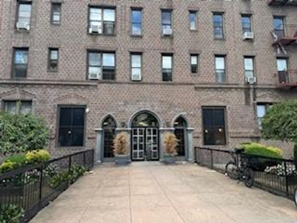 Photo of 1800 Ocean Parkway #E11, Brooklyn, NY 11223 (MLS # 495357)