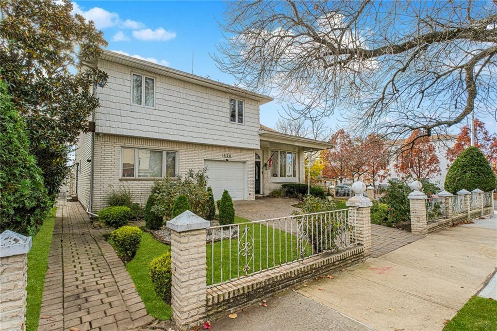 Photo of 420 Stobe Avenue, Staten Island, NY 10306 (MLS # 497344)