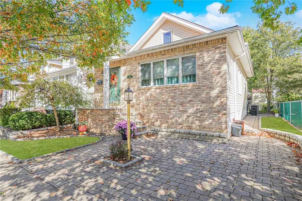 Photo of 237 Lee Avenue, Staten Island, NY 10307 (MLS # 496926)