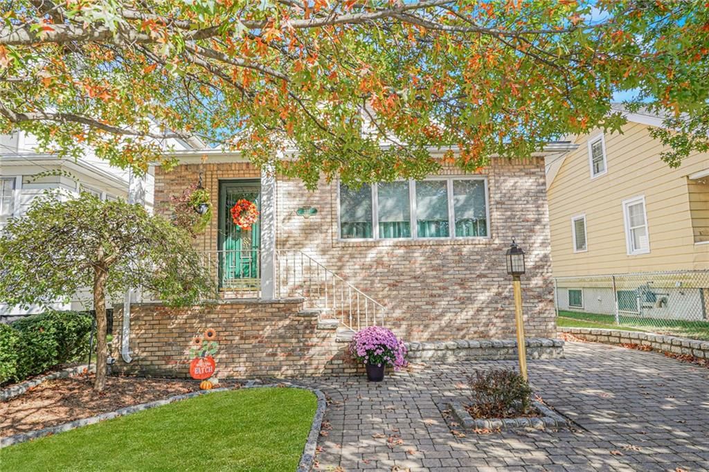 Photo of 237 Lee Avenue, Staten Island, NY 10307 (MLS # 496926)