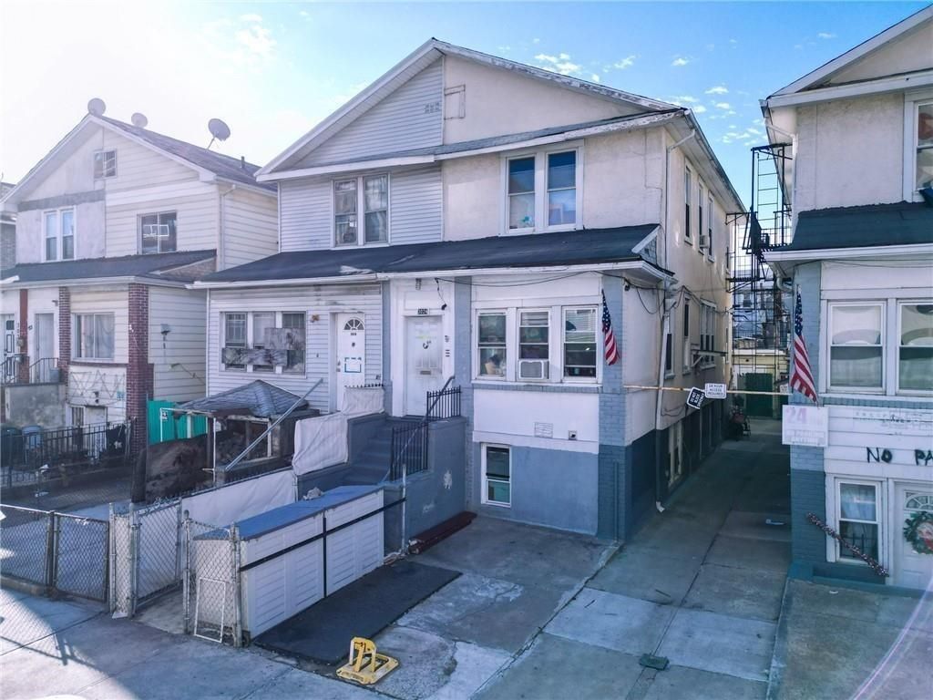 Photo of 3024 Brighton 6th Street, Brooklyn, NY 11235 (MLS # 500620)