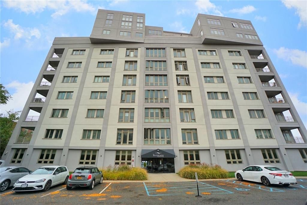 Photo of 90 Bay Street Landing Lndg #4B, Staten Island, NY 10301 (MLS # 493805)