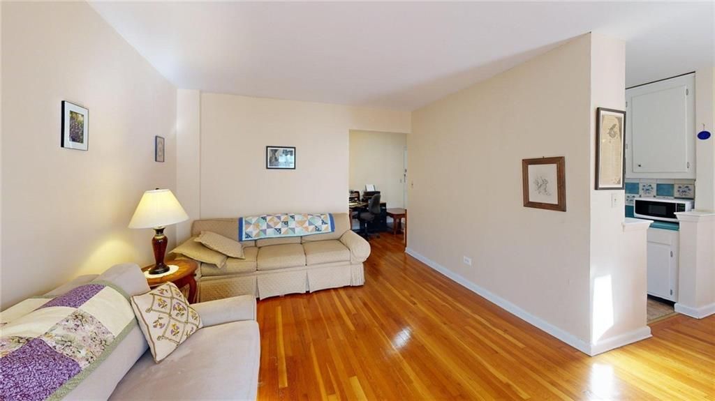 Photo of 350 Richmond Terrace #5F, Staten Island, NY 10301 (MLS # 498416)