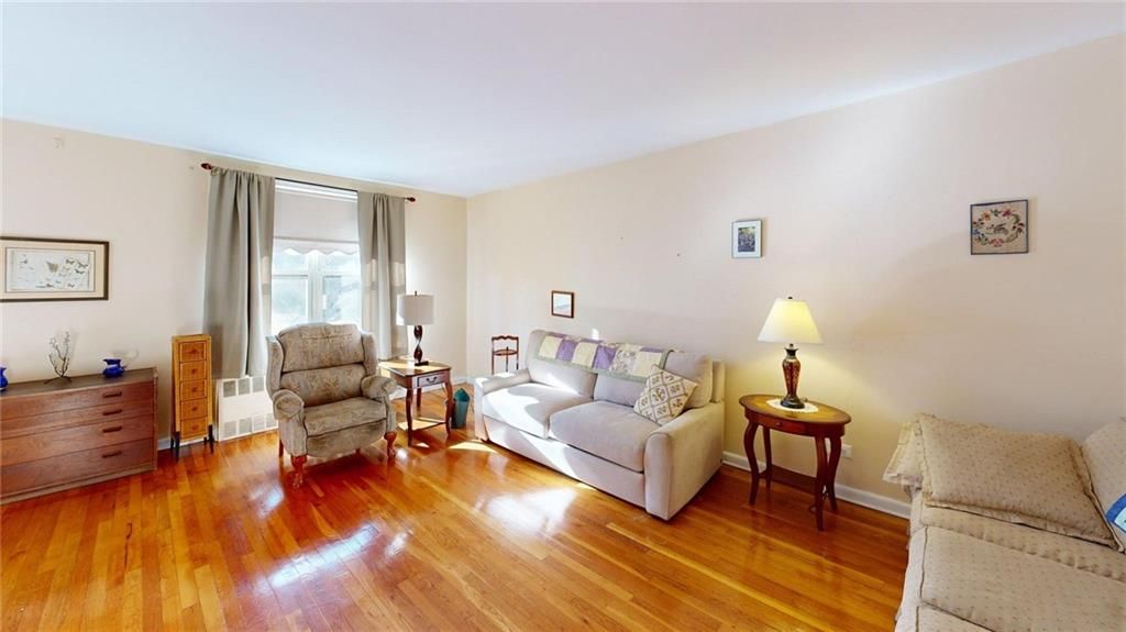 Photo of 350 Richmond Terrace #5F, Staten Island, NY 10301 (MLS # 498416)