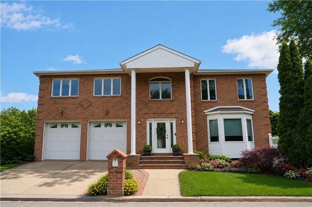 Photo of 9 Prague Court, Staten Island, NY 10309 (MLS # 501387)