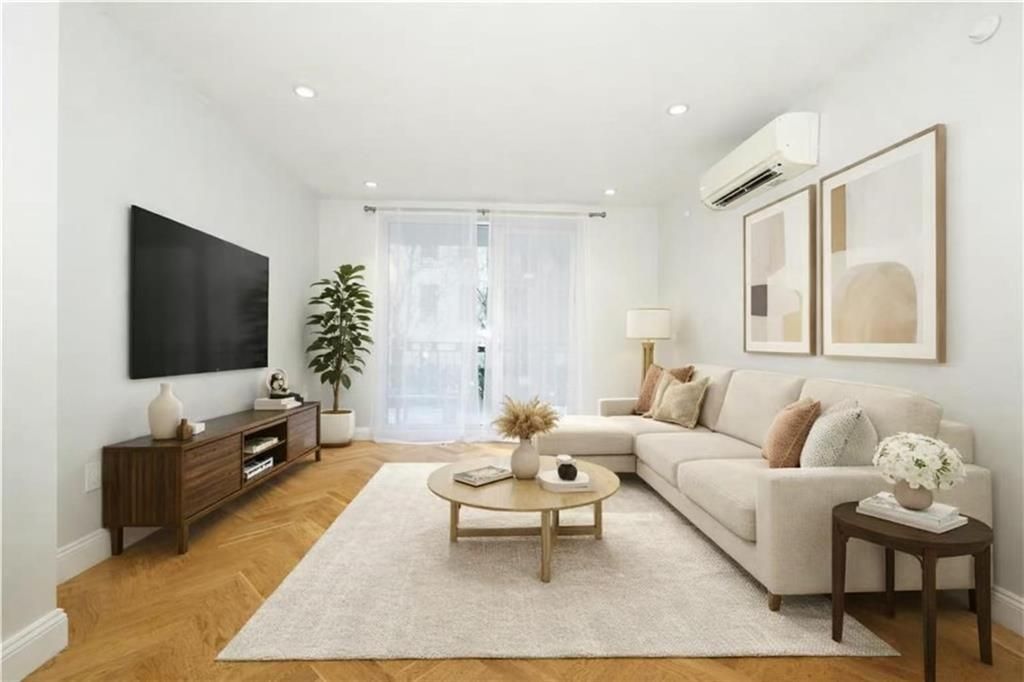 Photo of 531 Vanderbilt Avenue #3B, Brooklyn, NY 11238 (MLS # 499170)