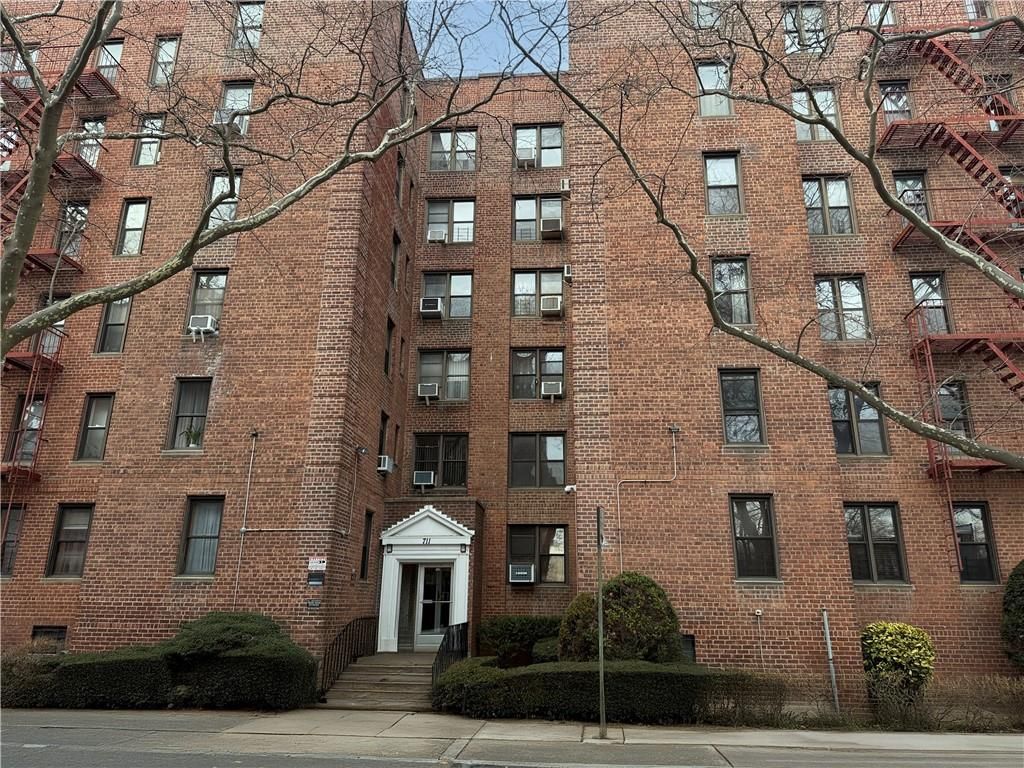 Photo of 711 Montauk Court #2E, Brooklyn, NY 11235 (MLS # 498889)