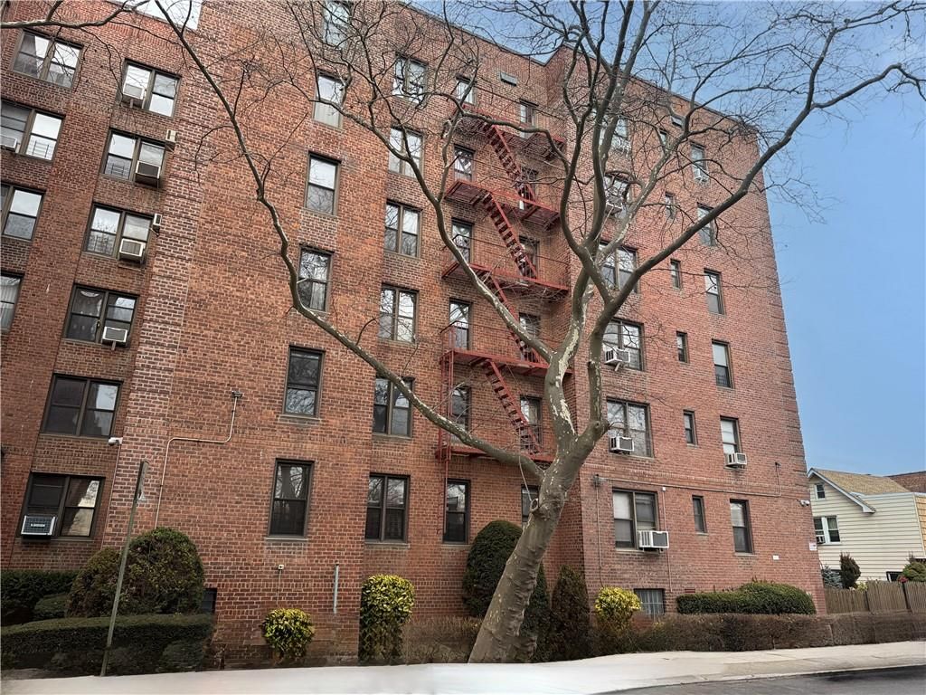 Photo of 711 Montauk Court #2E, Brooklyn, NY 11235 (MLS # 498889)