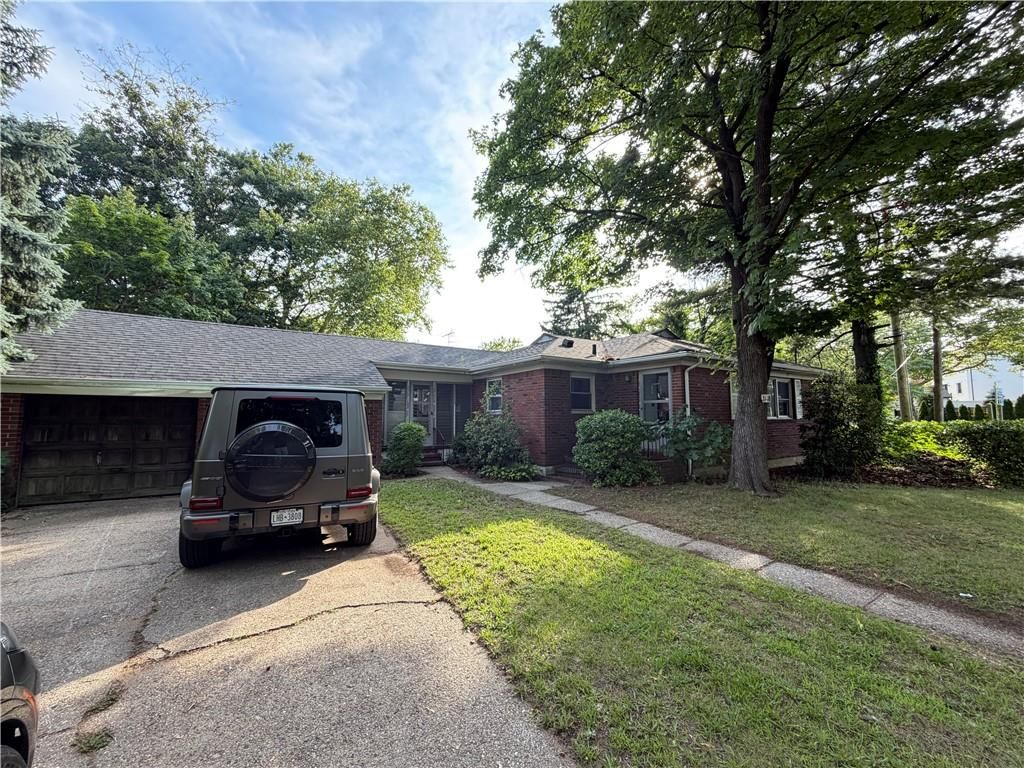 Photo of 148 Radcliff Road, Staten Island, NY 10305 (MLS # 503293)