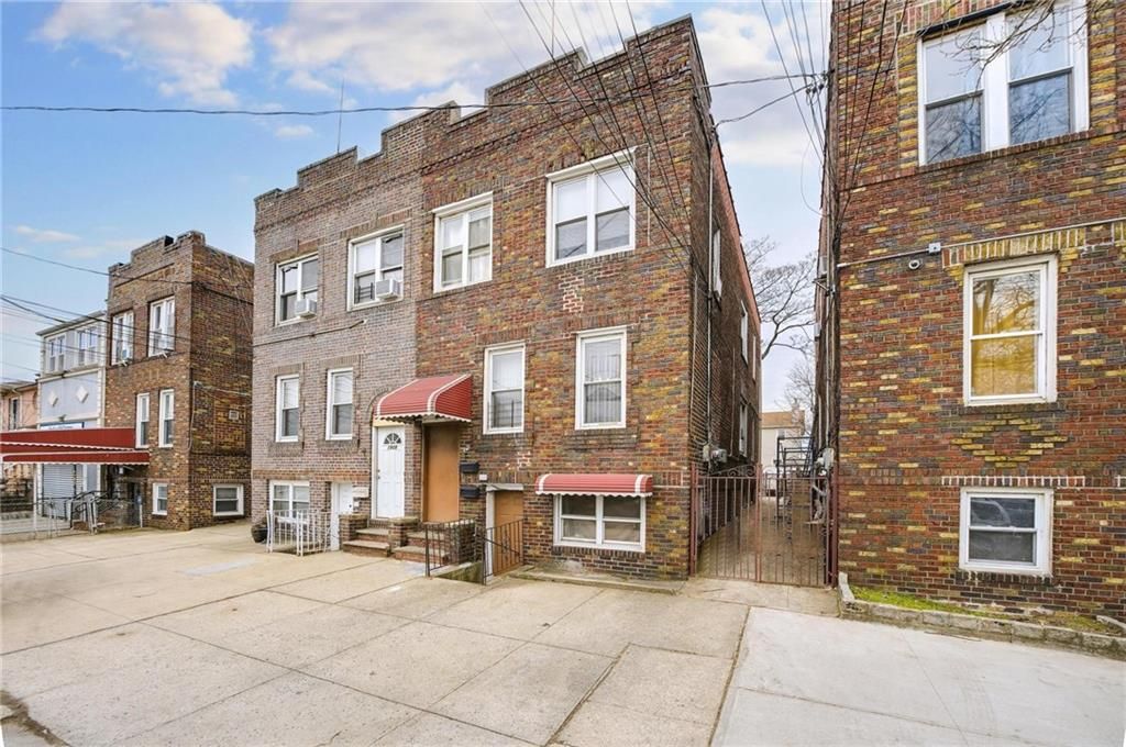 Photo of 1904 Rockaway Parkway, Brooklyn, NY 11236 (MLS # 489116)