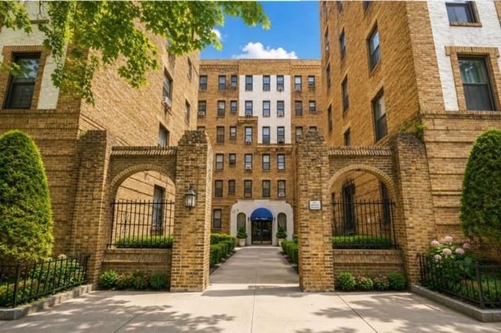 Photo of 351 Marine Avenue #5B, Brooklyn, NY 11209 (MLS # 502408)