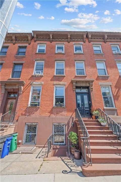 Homes For Sale - 113 Carroll Street #1<br/> Brooklyn, NY 11231