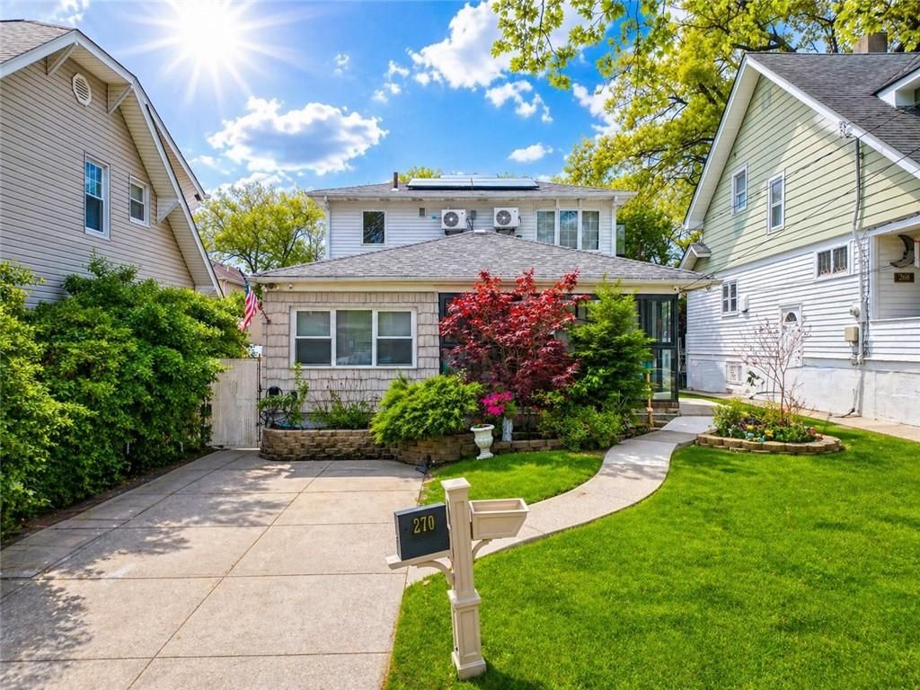 Photo of 270 Greeley Avenue, Staten Island, NY 10306 (MLS # 500998)