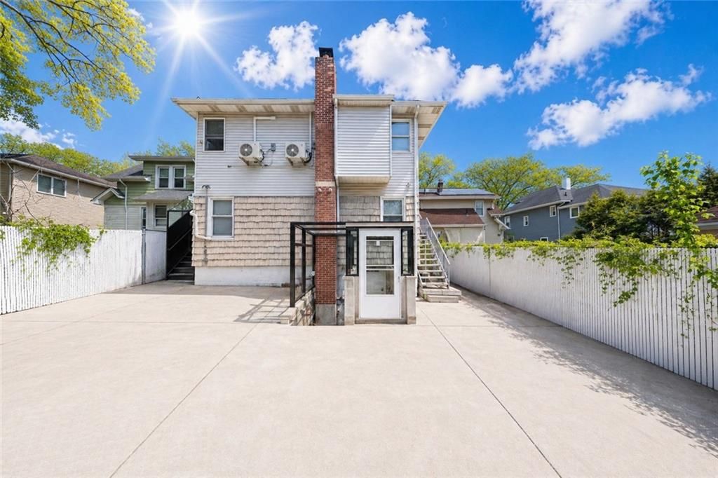 Photo of 270 Greeley Avenue, Staten Island, NY 10306 (MLS # 500998)