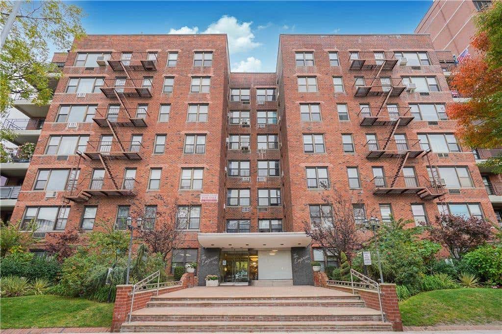 Photo of 3101 Ocean Parkway #4H, Brooklyn, NY 11235 (MLS # 503185)